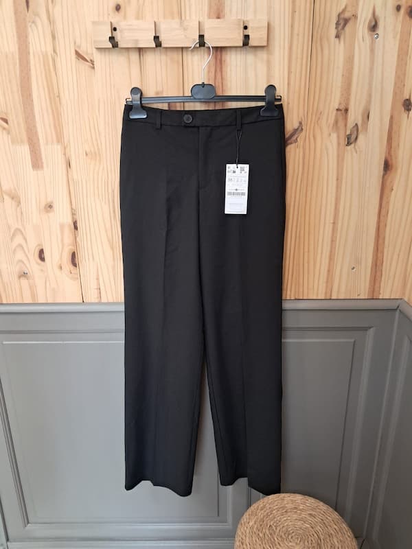 Pantalon Stradivarius Noir Neuf Étiquette Taille 38 - vue de devant - Seconde Main - Cool Frip