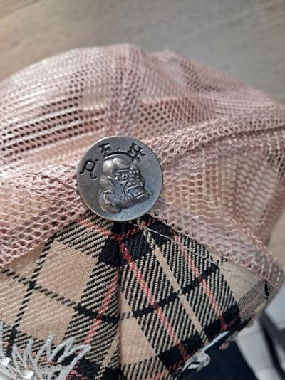 Casquette Y2K Kustom Kulture Beige - détail haut casquette - Vintage Seconde Main - Cool Frip