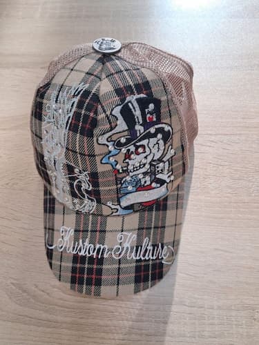 Casquette Y2K Kustom Kulture Beige - vu de dessus - Vintage Seconde Main - Cool Frip