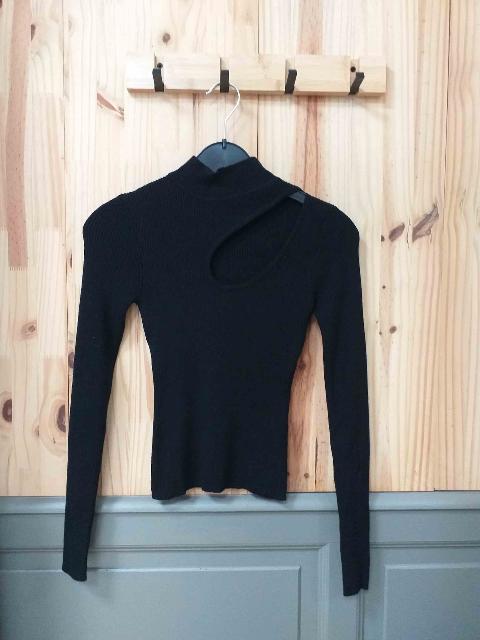 Haut Noir Jennyfer Acrylique Femme S | Friperie Vintage Seconde Main COOL FRIP