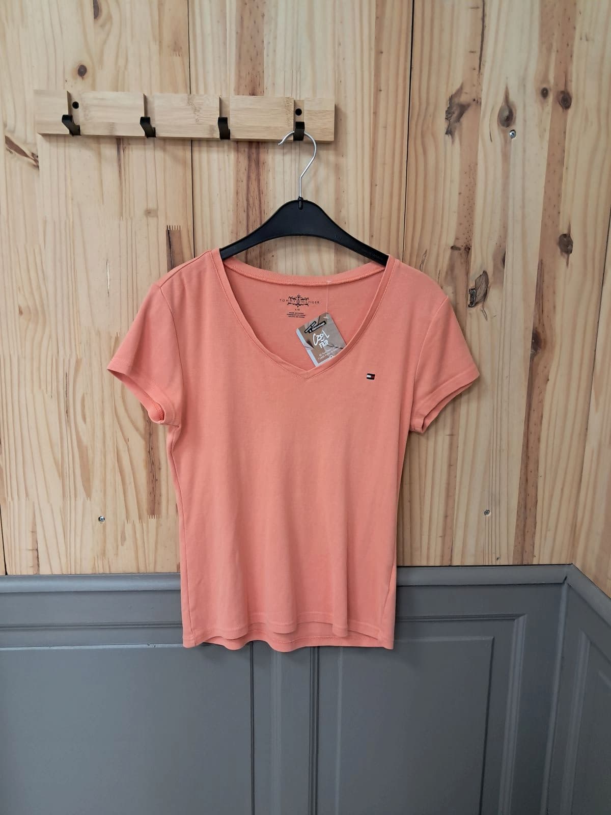 T-shirt Saumon Tommy Hilfiger Coton Femme L | Friperie Vintage Seconde Main COOL FRIP  