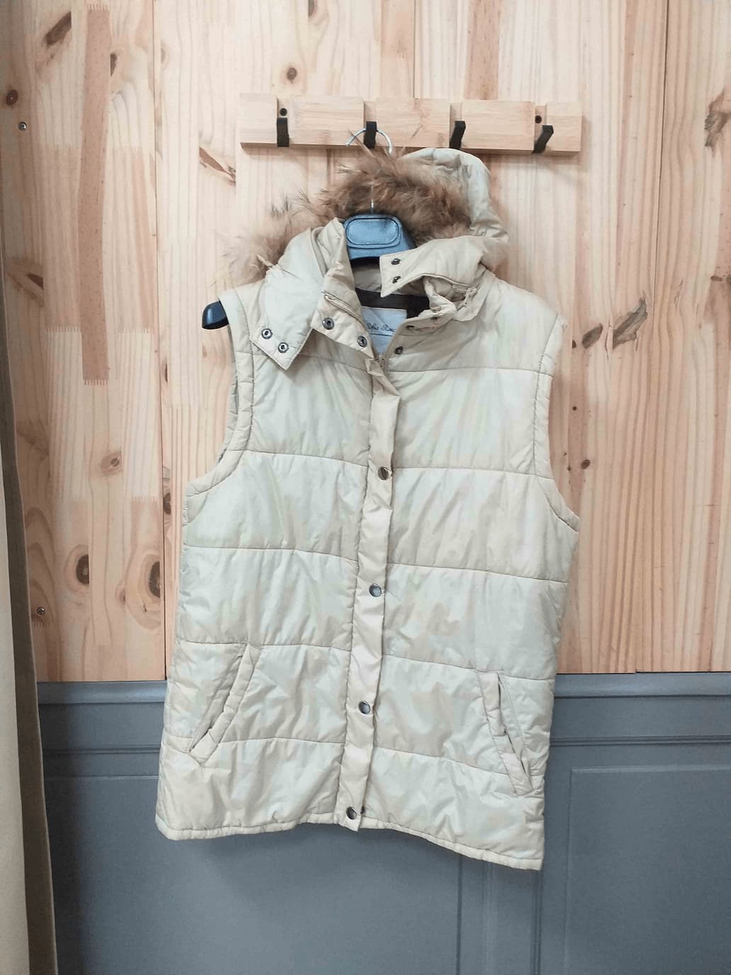 Gilet Beige Sofia Rouge Sans Manches Polyester Femme L | Friperie Vintage Seconde Main COOL FRIP