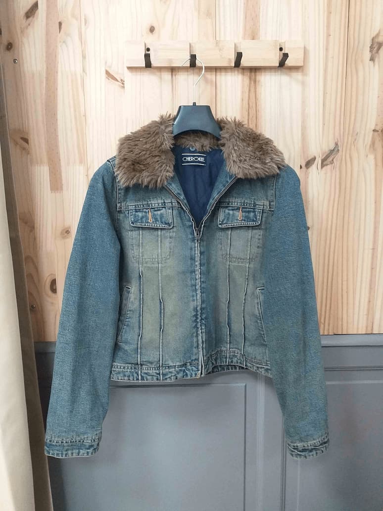 Veste Jean Bleue Cherokee Col Fourrure Coton Femme XS | Friperie Vintage Seconde Main COOL FRIP