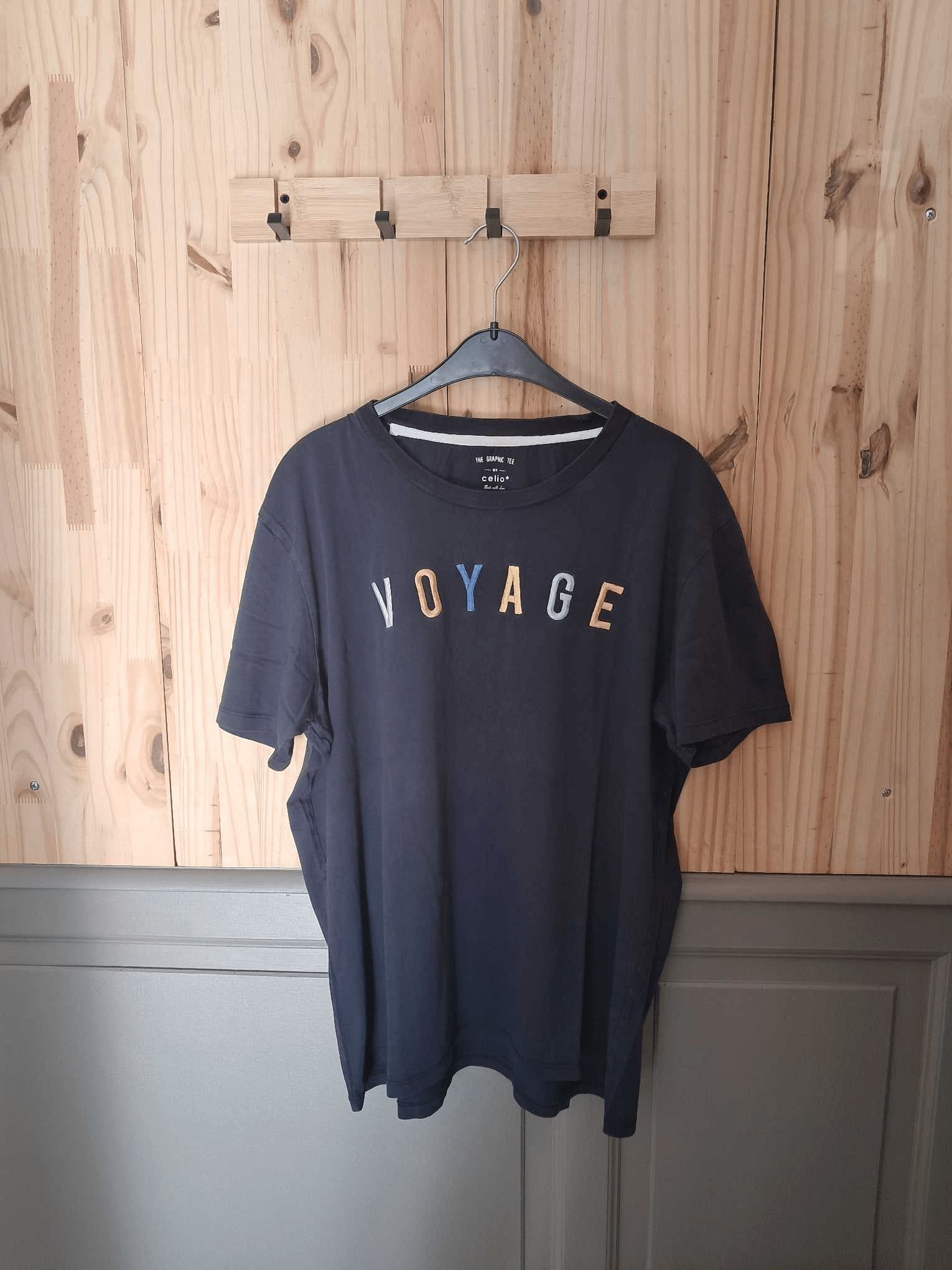 T-shirt Bleu Celio Broderie Voyage Coton Homme XXL | Friperie Vintage Seconde Main COOL FRIP