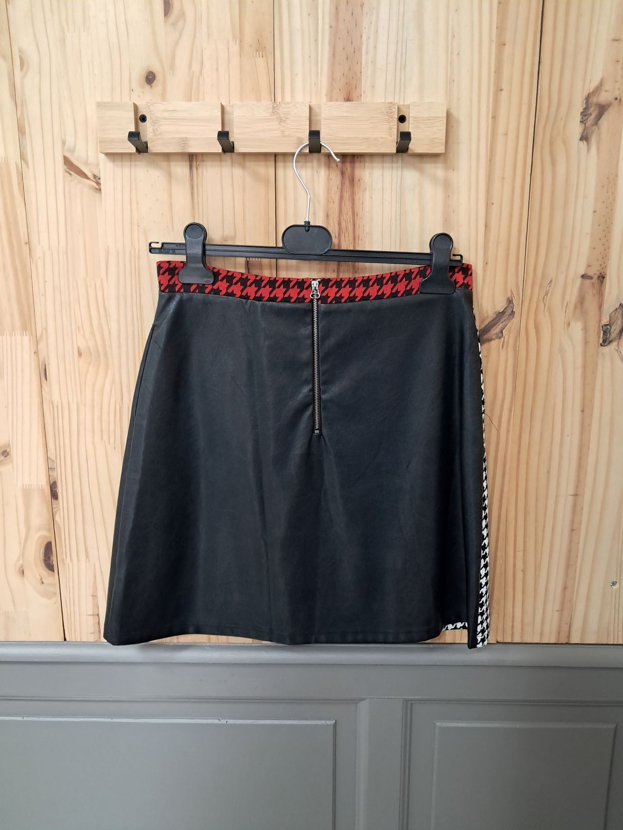 Jupe - Missing Johnny