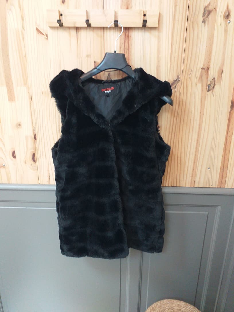 Veste Noire Jennyfer Fourrure Synthétique Femme L - vue de devant | Friperie Vintage Seconde Main COOL FRIP