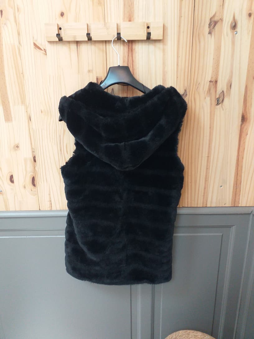 Veste Noire Jennyfer Fourrure Synthétique Femme L - vue de dos | Friperie Vintage Seconde Main COOL FRIP