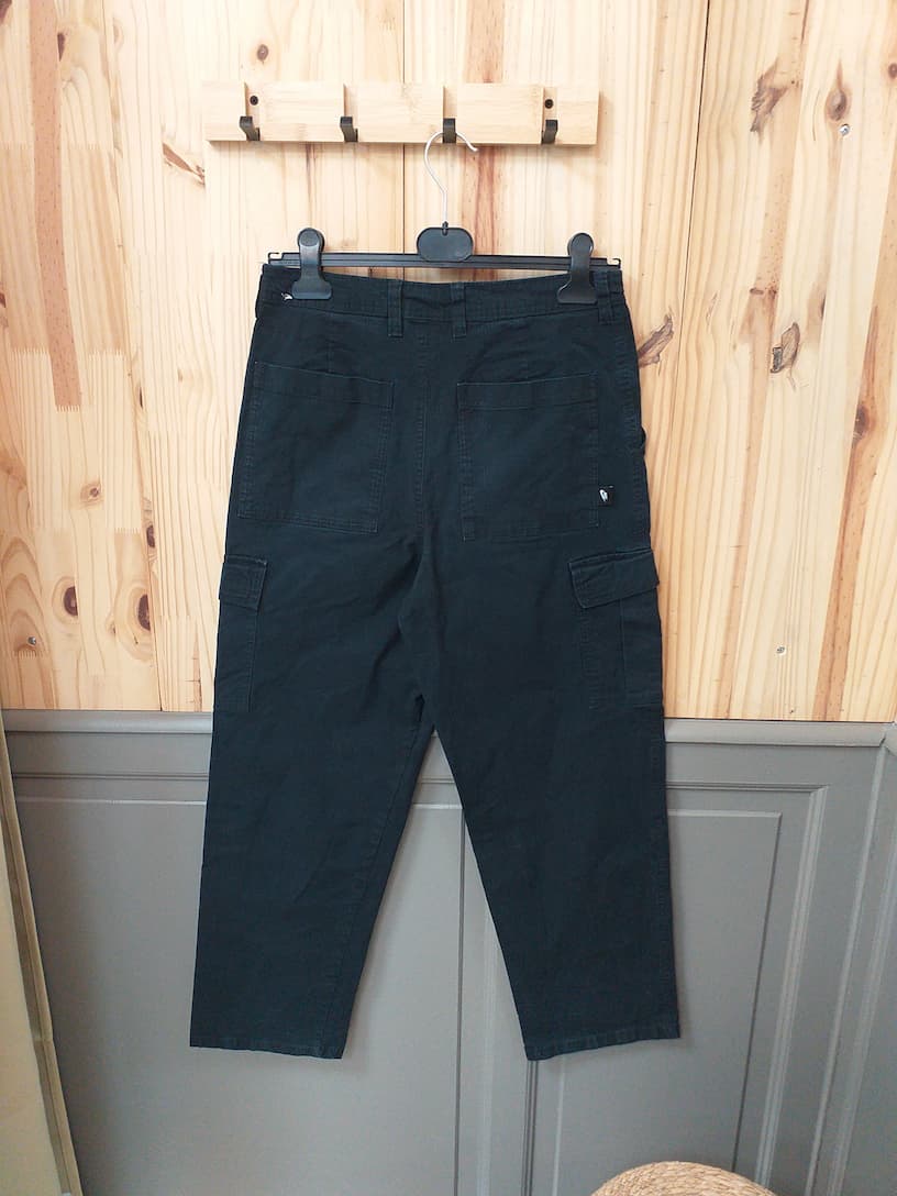 Cargo Nike Noir Taille M - vue arrière - Vintage Streetwear Homme