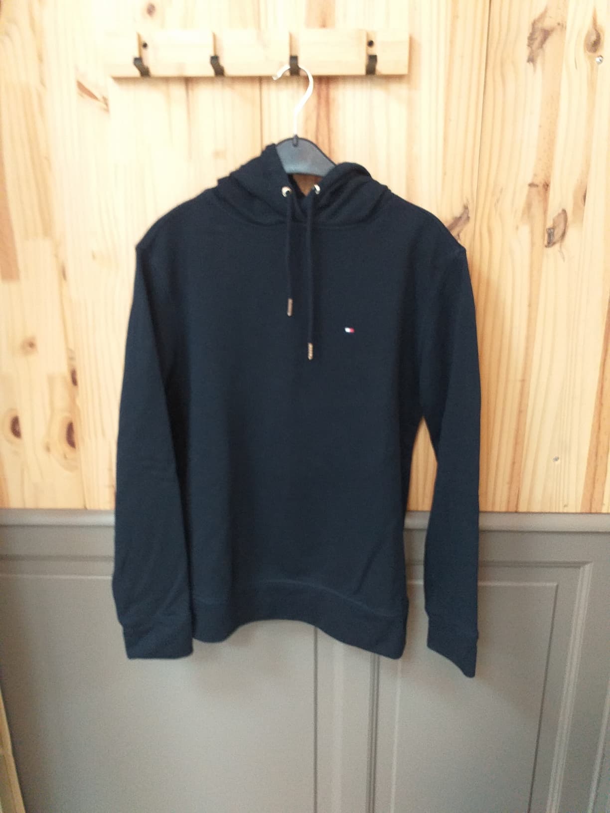 Hoodie Tommy Hilfiger Bleu Marine Taille S - vue de devant - Vintage Streetwear Homme