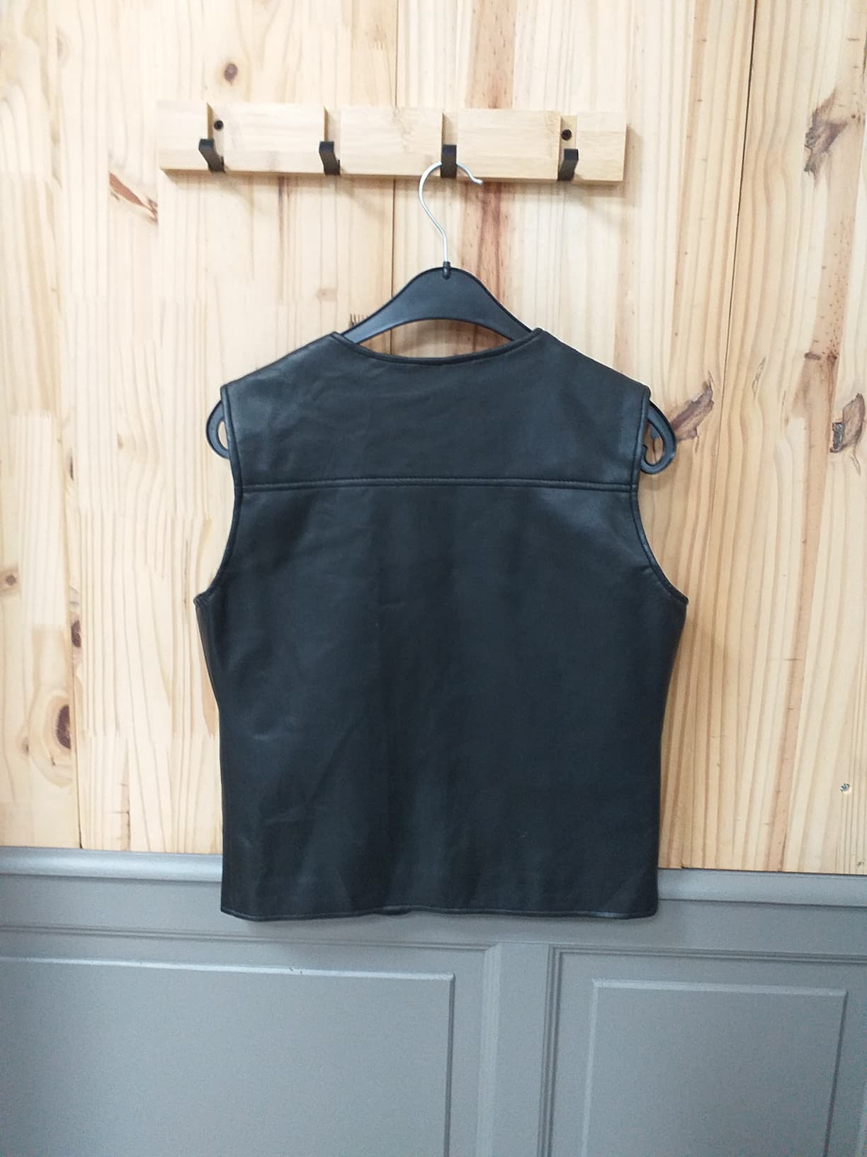 Gilet Cuir Marron S Unisexe - vue arrière | Friperie Vintage Seconde Cool Frip