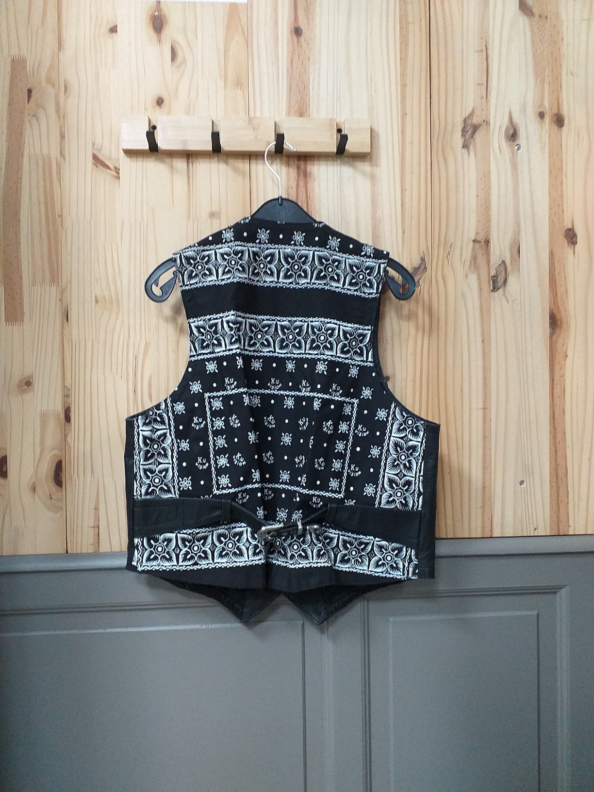 Gilet Cuir Marron M Homme - vue arrière | Friperie Vintage Seconde Cool Frip