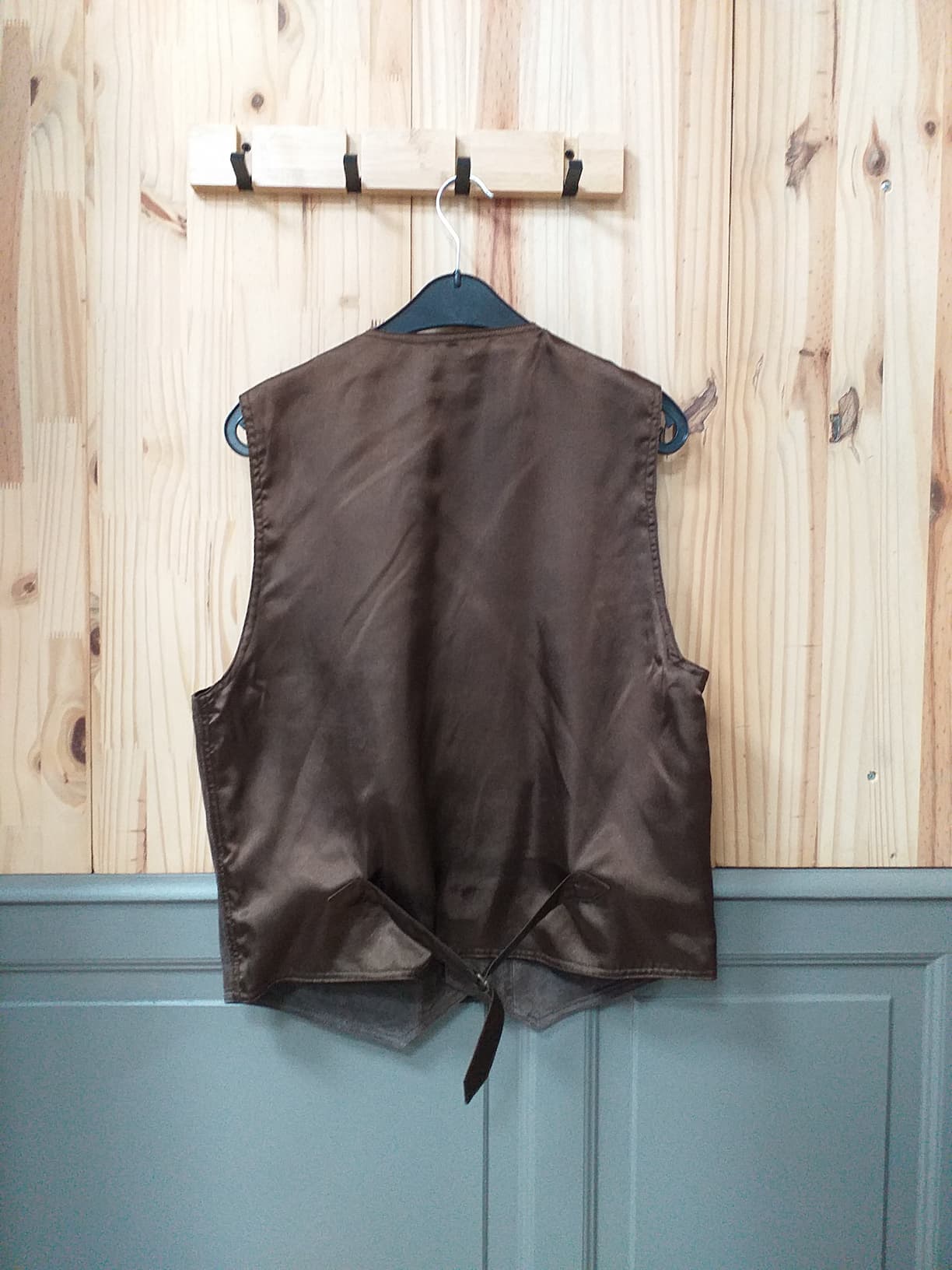 Gilet Cuir Daim Marron XXL Homme - vue arrière | Friperie Vintage Seconde Cool Frip