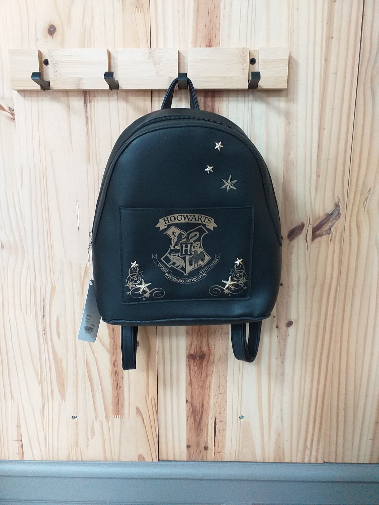 Sac à Dos Noir Polyuréthane Unisexe - vue de devant | Friperie Vintage Seconde Main Cool Frip