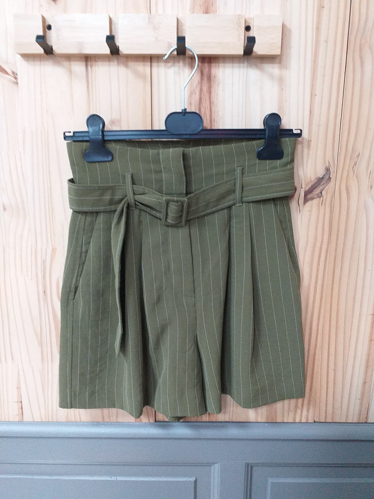 Short Kaki Polyester Femme XS - vue de devant | Friperie Vintage Seconde Main Cool Frip